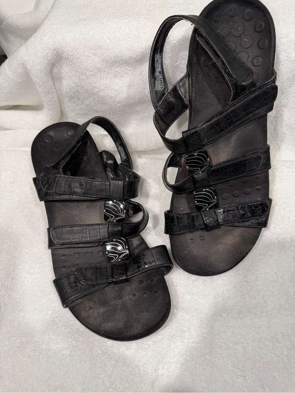 Vionic Black Strappy Casual Sandals with Decorative Accents